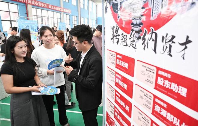 发展的确定性应对各种不确定性——中国经济圆桌会聚焦“四稳”PG电子麻将胡了试玩中国经济圆桌会·新华全媒头条以高质量(图5)