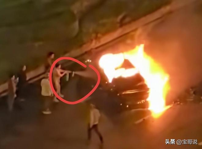 :司机遇难车门无法打开引热议小米回应麻将胡了app成都小米su7起火后续(图2) :司机遇难车门无法打开引热议小米回应麻将胡了app成都小米su7起火后续(图2)