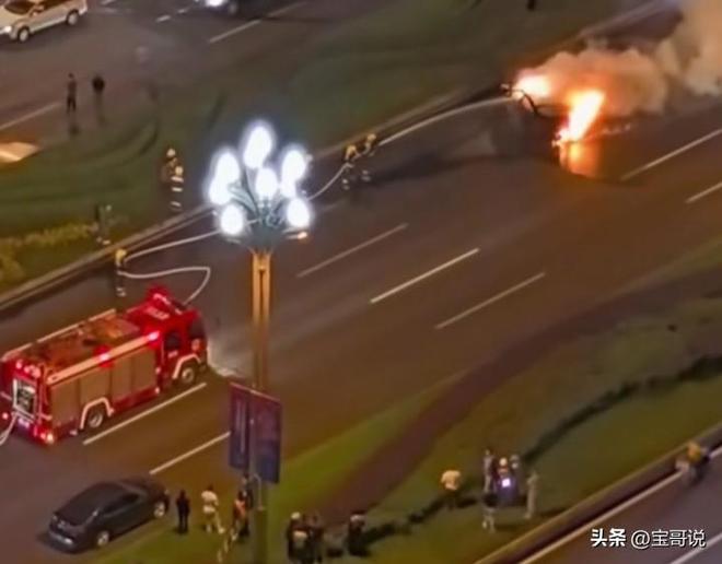 :司机遇难车门无法打开引热议小米回应麻将胡了app成都小米su7起火后续(图7) :司机遇难车门无法打开引热议小米回应麻将胡了app成都小米su7起火后续(图7)