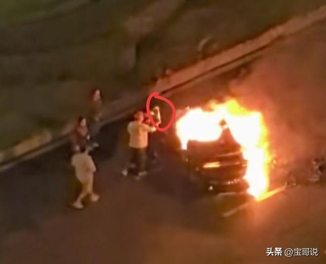 :司机遇难车门无法打开引热议小米回应麻将胡了app成都小米su7起火后续(图16) :司机遇难车门无法打开引热议小米回应麻将胡了app成都小米su7起火后续(图16)
